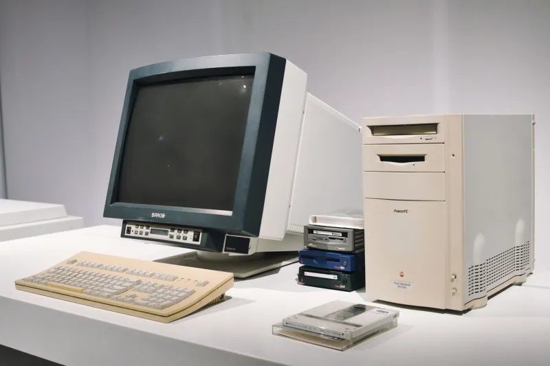 Flying Toasters and Forgotten Pixels: How 90s Screensavers Became the Digital Collectibles Nobody Saw Coming